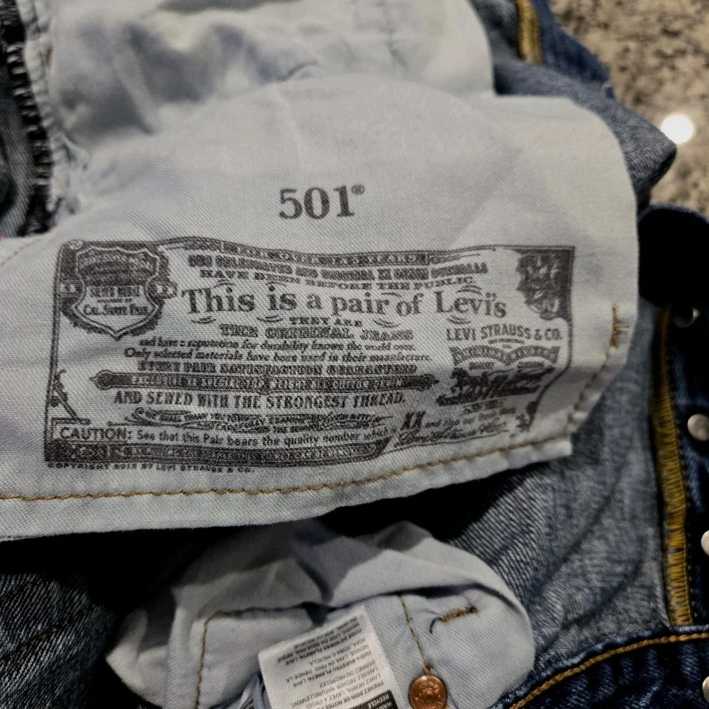 Men's Levi 501 Jeans  36x34 Button Up Classic‎